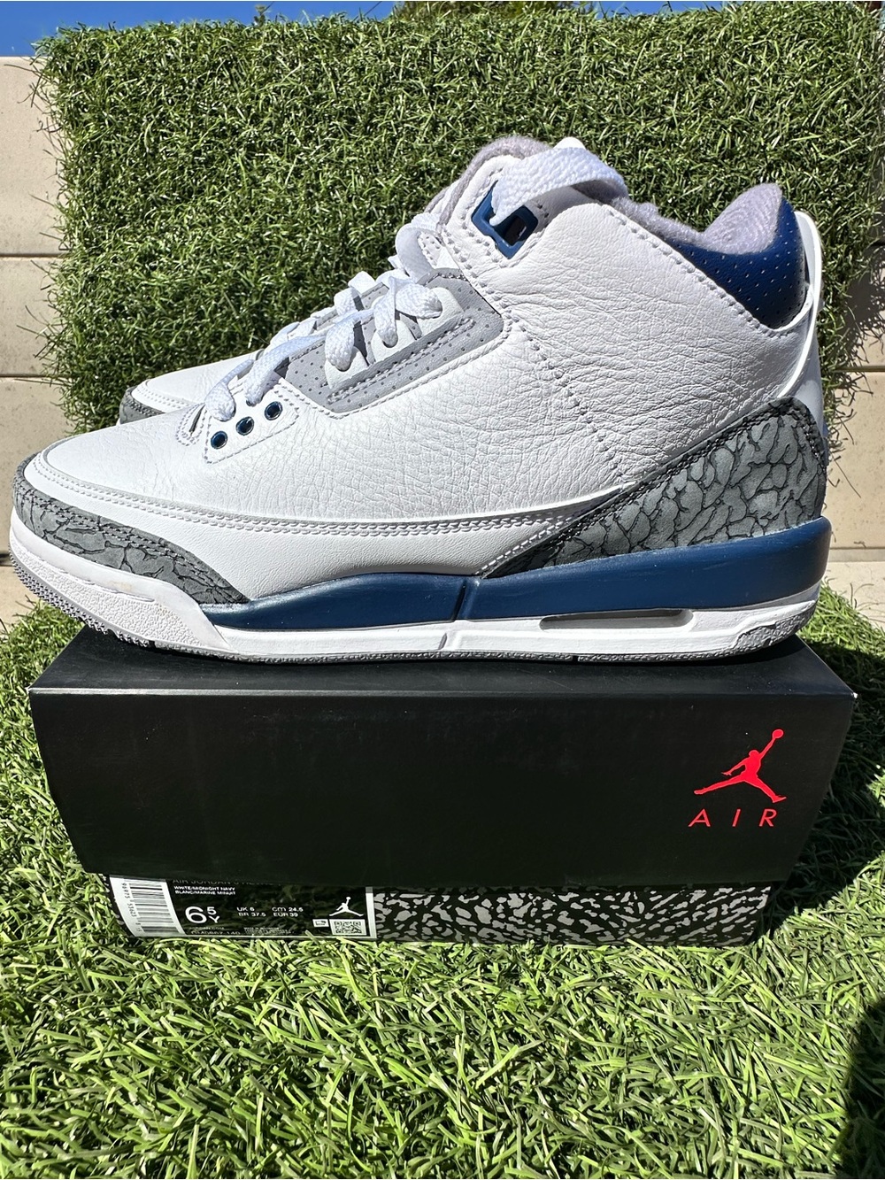 Air Jordan 3 Retro GS White/Cement/Midnight Navy Blue, Size 6.5Y